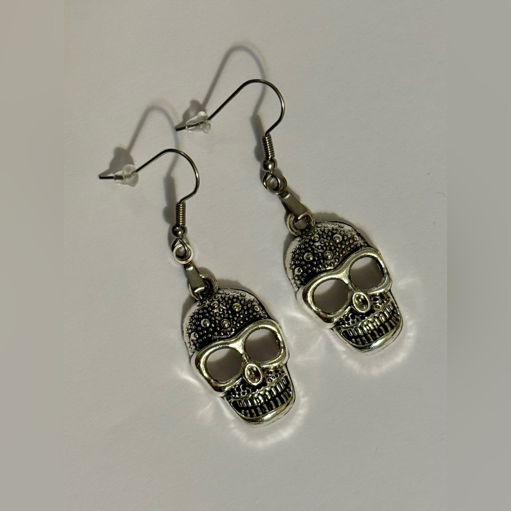 Skull Pendant Drop Dangle Earrings Halloween Costume Gothic Style Silver Tone